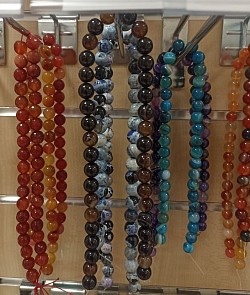 Agat - sznury kamieni