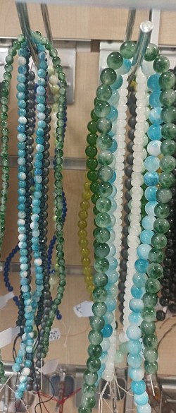 Jadeit - różne kolory i wielkości