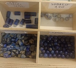 Sodalit i lapis lazuli