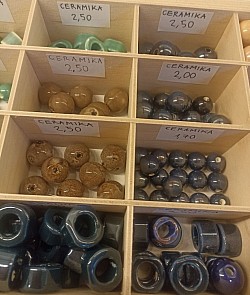 Koraliki ceramiczne szare nakrapiane, grafitowe, granatowe, ciemnozielone i miętowe