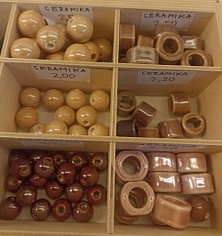 Koraliki ceramiczne w odcieniach brązu i beżu