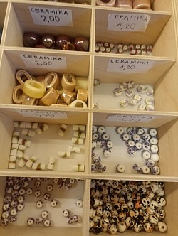 Koraliki ceramiczne drobne