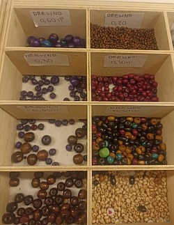 Koraliki drewniane drobne