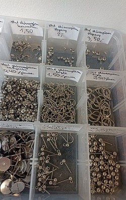 Elementy w kolorze srebrnym - stal chirurgiczna