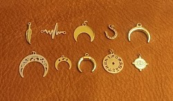 Zawieszki w kolorze srebrnym - stal chirurgiczna