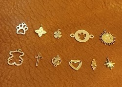 Zawieszki w kolorze srebrnym - stal chirurgiczna