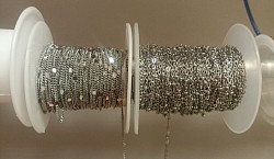 Łańcuszki w kolorze srebrnym - stal chirurgiczna