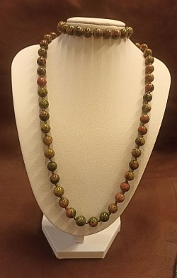 Naszyjnik i bransoletka z unakitu