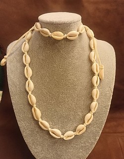 Naszyjnik i bransoletka z muszelek