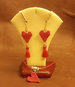 Bransoletka i kolczyki z sercami z drobnych koralików