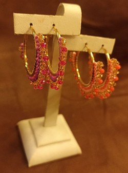 Kolczyki ze stali chirurgicznej w kolorze złotym z pomarańczowymi i różowymi kryształkami